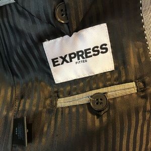 Express Men’s fitted suit. 38R jacket &31/32 pants